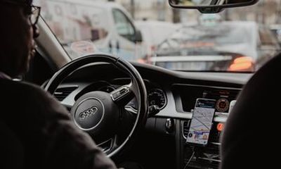 Gatwick Airport Transfer To & From London Hotel Meet & Greet