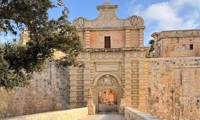 Between Walls and Stories: Pearls DE Mdina and Rabat