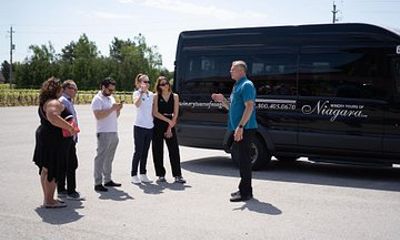 Niagara-on-the-Lake Wine Tour with Lunch