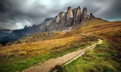Scale and Visit the Trenches of the Great Wars with 360 Views