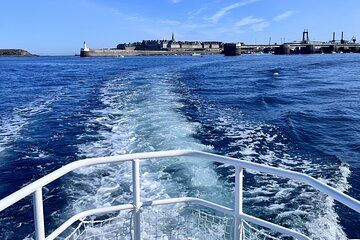Saint-Malo: 1h30 guided boat trip (Commented FR & EN)