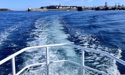 Saint-Malo: 1h30 guided boat trip (Commented FR & EN)