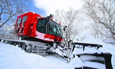 KAMUI SKI LINKS Snow CAT Tour