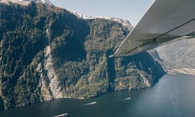 Milford Sound Coach, Cruise and Flight Sightseeing Tour from Queenstown