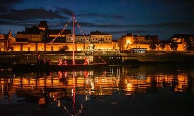 Night Sightseeing Cruise in Toruń on a Wooden Medieval Boat
