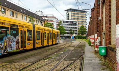 Cologne and Düsseldorf City Highlights Tour with Free Photoshoot