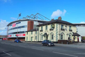 Small Group Welcome To Wrexham Walking Tour