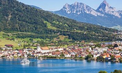 Explore Zug in 60 minutes with a Local