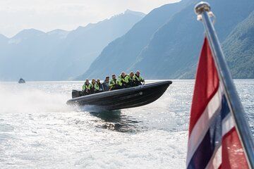 Fjordsafari med RIB til Hjørundfjorden