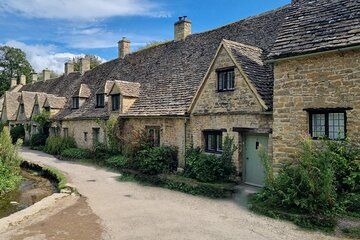 Scenic Transfer from Stratford Upon Avon to London Via Cotswolds