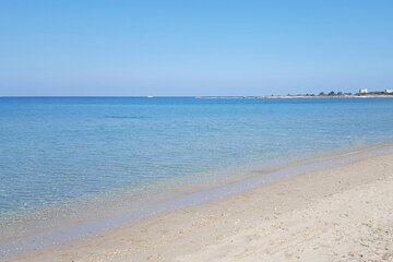 Brindisi Beach Day: transfer, drink and sunbed on the beach