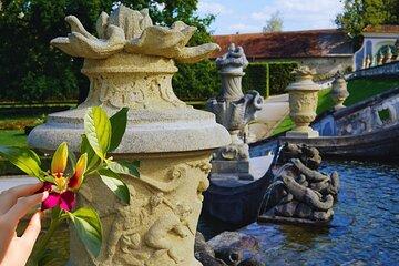 3h Royal Castle Tour: Interior, Garden Pralines, Coffee & Dessert