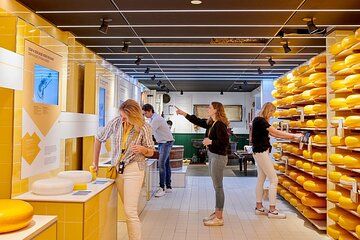 Gouda visit by train with Cheese Experience Entry from Amsterdam