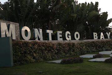 Private Airport Transportation Service to Ibero Star Hotel