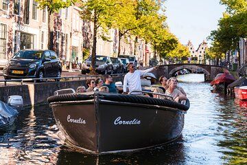 75 Minute Luxury Open Boat Canal Tour with Live Guide