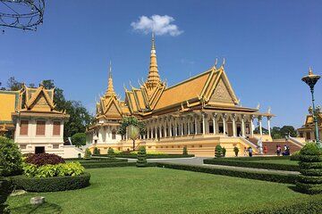 Private tour of Phnom Penh's must-sees in tuk tuk