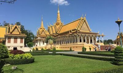 Private tour of Phnom Penh's must-sees in tuk tuk