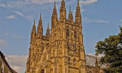 Full Day Tour to Leeds Castle and Canterbury