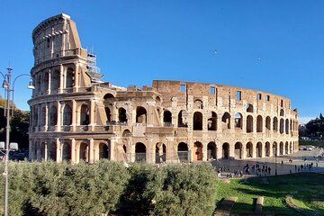 The Colosseum and Rome's Highlights Private Tour by Minivan