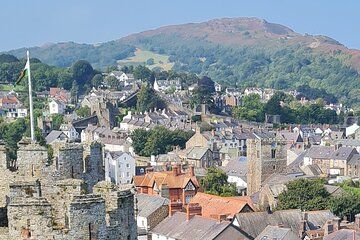 Conwy Town & Castle exterior open group tour with official guide