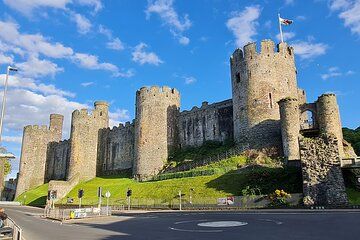 Conwy Town & Castle exterior open group tour with official guide