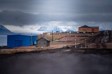 From Longyearbyen photo tour: Mysterious Barentsburg