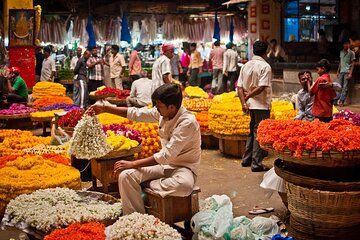 Experience Bangalore Evening City Walk Tour and Market Visit