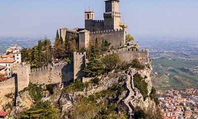 Discover the Ancient Land of San Marino with Transfer