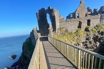 Private Tour at Giant Causeway and Antrim Coast with Local Guide
