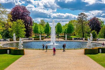 Potsdam Walking Tour with Palace Entry