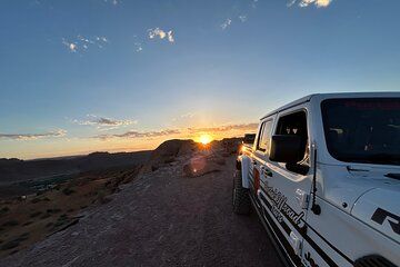 Sunset Private Off-Road Jeep Tour in Moab