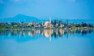 Larnaca Airport Pickup with 1-Hour Coastal Sightseeing Ride