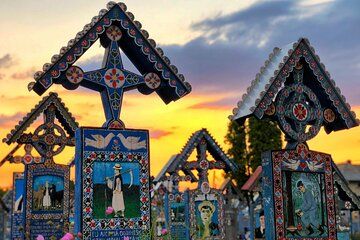 Day Trip to Happy Cemetery Museums and Church