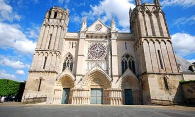 Eleanor of Aquitaine Walking Tour in Poitiers