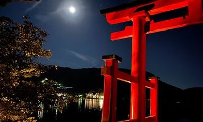 Private Hakone Night Escape – Sunset, Lights, and Tranquility