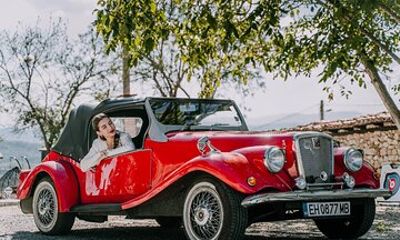 Vintage Car City Tour in Veliko Tarnovo