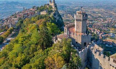 San Marino Small Group Guided Tour with Pass 7 attractions