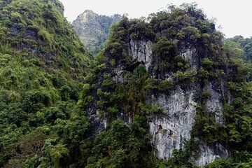 Lan Ty Expedition Abseiling the Eye of God Mountain Snail Cave