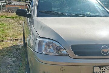 Airport shuttle to city or hotel