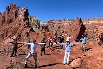 Tour of the Rainbow Valley and Petroglyphs of Yerbas Buenas