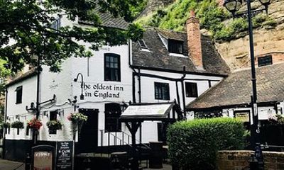 Nottingham Private Historic Pub Tour with Free Drinks