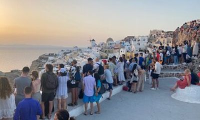 Santorini South Coast: Akrotiri, Red Beach & Villages