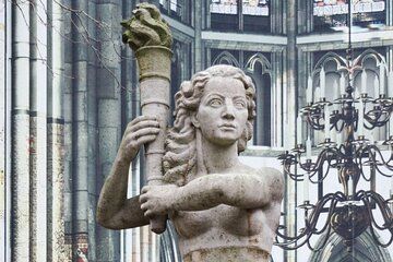 Utrecht city game: canals, history and secret streets