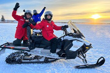 Yellowknife Winter Snowmobile Adventure with Guided Tours