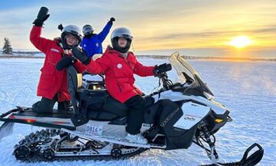 Yellowknife Winter Snowmobile Adventure with Guided Tours