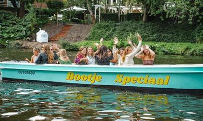 Groningen: Relaxing boat tour with unlimited drinks: 1.5 hours