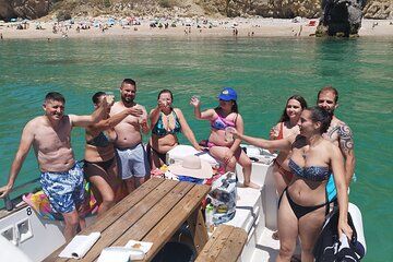 Sesimbra Boat Tour in the Secret Beaches and Bayes