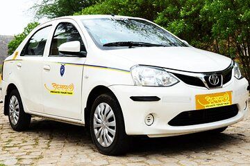 Private Udaipur to Jaipur One-Way Transfer with Pushkar Visit