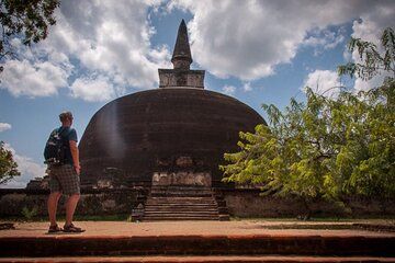 Private Sigiriya, Polonnaruwa & Cave Temple Tour from Dambulla