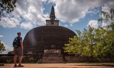 Private Sigiriya, Polonnaruwa & Cave Temple Tour from Dambulla